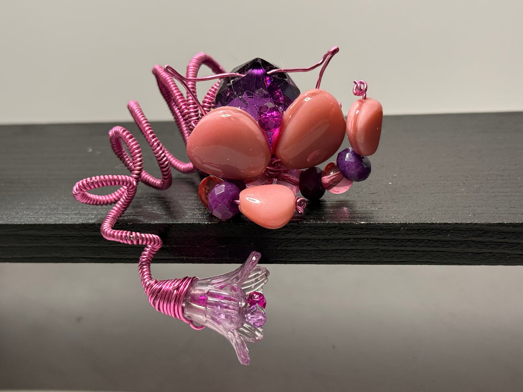 “Unraveling cat” Crab in Wonderland Series